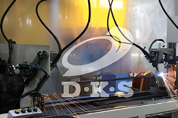 横杆机器人自动焊接 